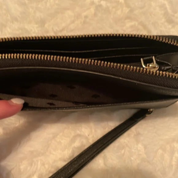 Kate Spade Black Leather Zip Wallet with Wristlet strap! - Picture 5 of 9